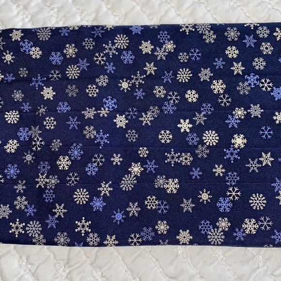 BEAU TIES LTD OF VERMONT Cummerbund in Navy Snowflake - Picture 1 of 4